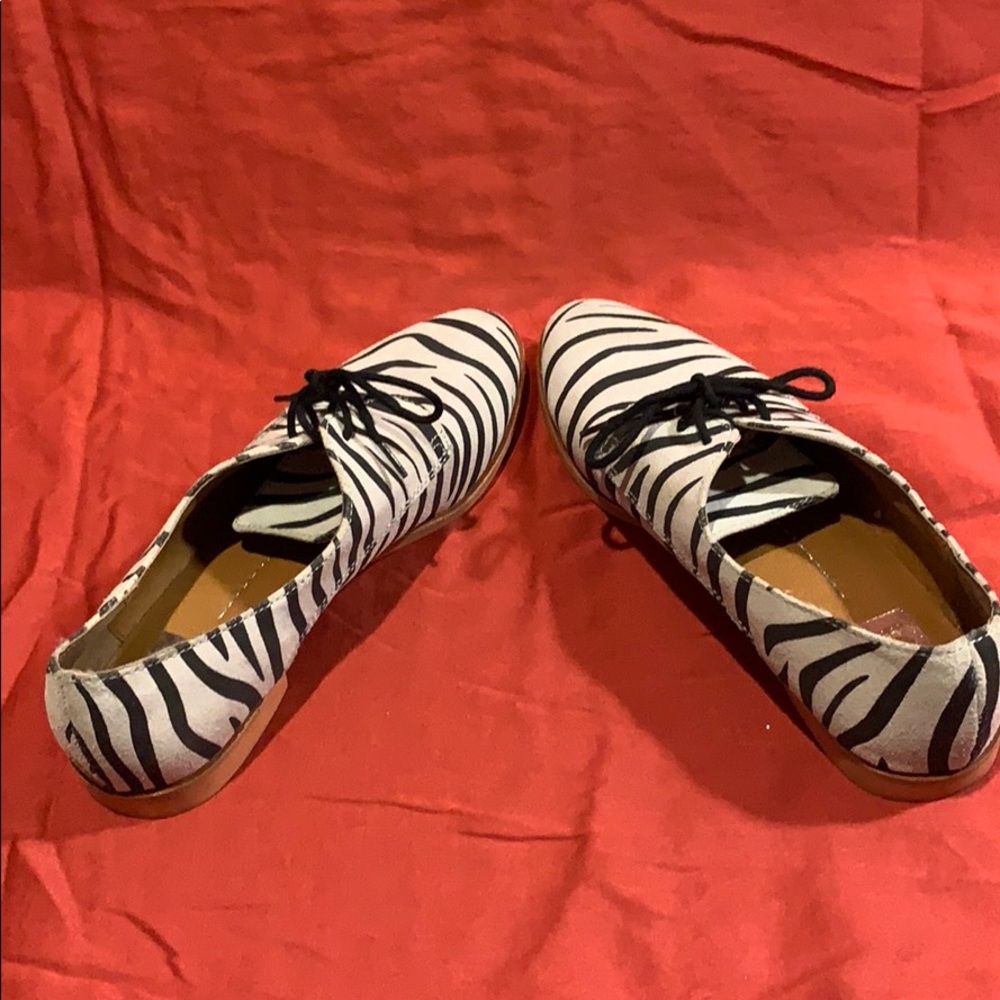 Zebra stripped shoes - Picture 2 of 4